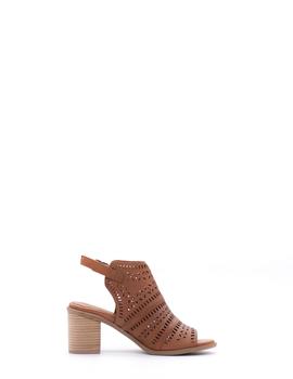 Sandalia Carmela 67679 camel tacón para mujer