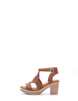 Sandalia Carmela 67889 camel tacón para mujer