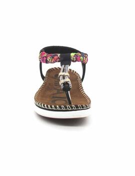 Sandalia Chika10 CANELON 04 de color negro plana