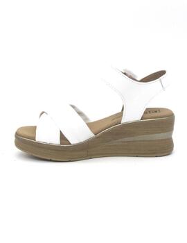 Sandalia Pitillos 10352 de color blanco con cuña