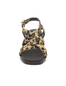 Sandalia Wikers  R116525 color beige/leopardo para mujer